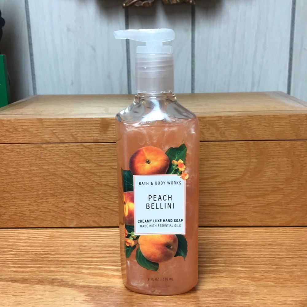 NWT unopened Bath & Body Works Creamy Luxe Hand Soap in Peach 🍑 Bellini